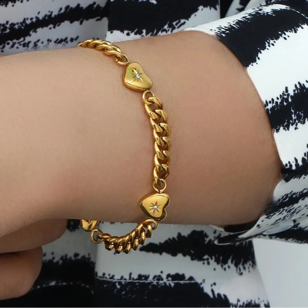 New 18K Gold Cuban Link Chain Heart Charm Bracelet - Picture 1 of 7